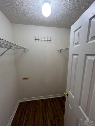 1348 Redwood Ln, Gulf Breeze, FL 32563