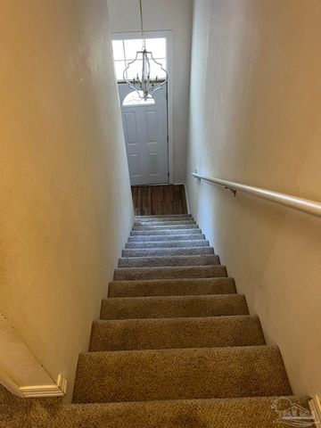 1348 Redwood Ln, Gulf Breeze, FL 32563