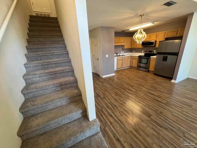 1348 Redwood Ln, Gulf Breeze, FL 32563