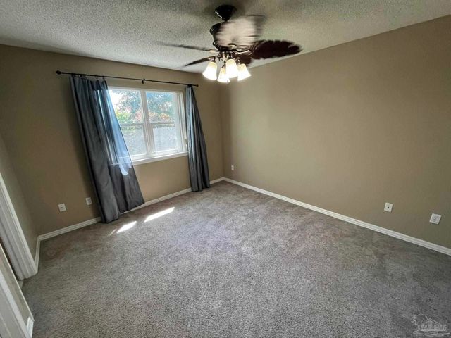 1348 Redwood Ln, Gulf Breeze, FL 32563