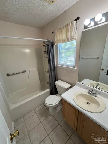 1348 Redwood Ln, Gulf Breeze, FL 32563