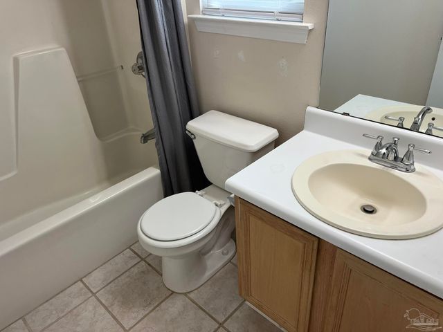 1348 Redwood Ln, Gulf Breeze, FL 32563