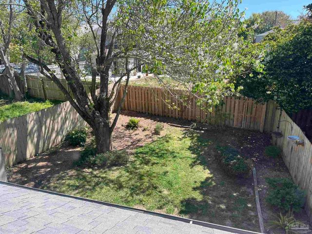 1348 Redwood Ln, Gulf Breeze, FL 32563