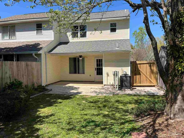 1348 Redwood Ln, Gulf Breeze, FL 32563