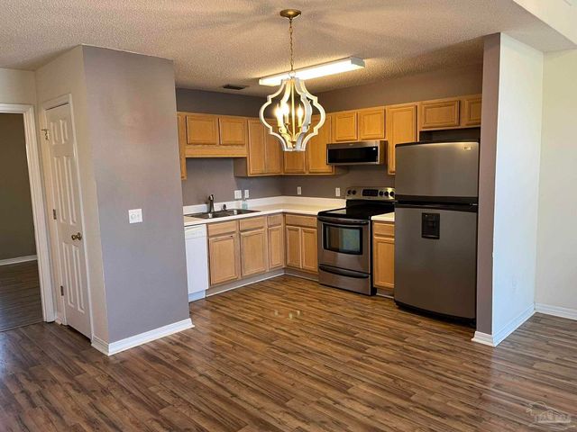 1348 Redwood Ln, Gulf Breeze, FL 32563