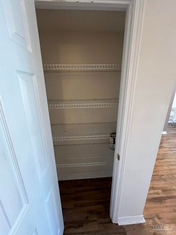 1348 Redwood Ln, Gulf Breeze, FL 32563