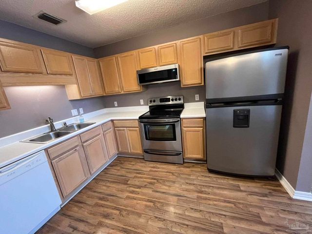 1348 Redwood Ln, Gulf Breeze, FL 32563