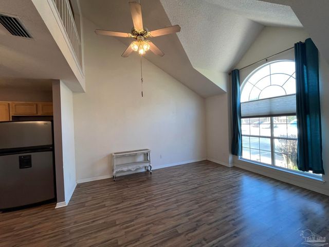 1348 Redwood Ln, Gulf Breeze, FL 32563