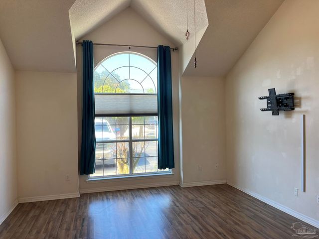 1348 Redwood Ln, Gulf Breeze, FL 32563