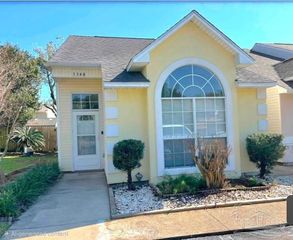 1348 Redwood Ln, Gulf Breeze, FL 32563