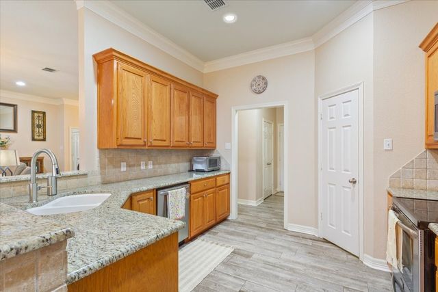 5620 Landsdown Drive, Waco, TX 76708