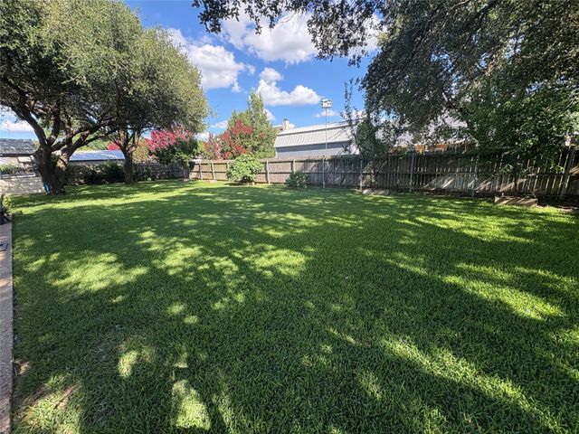 5620 Landsdown Drive, Waco, TX 76708