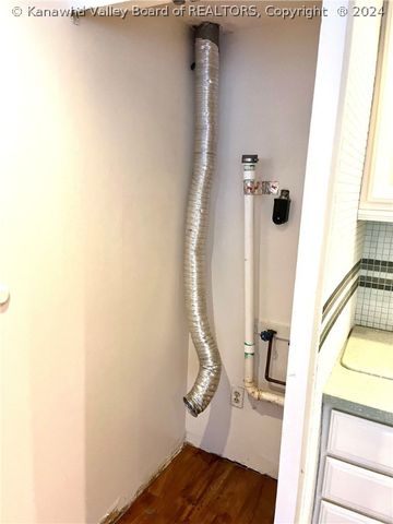 2106 KANAWHA Boulevard E 423, Charleston, WV 25311