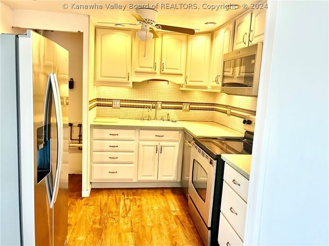 2106 KANAWHA Boulevard E 423, Charleston, WV 25311