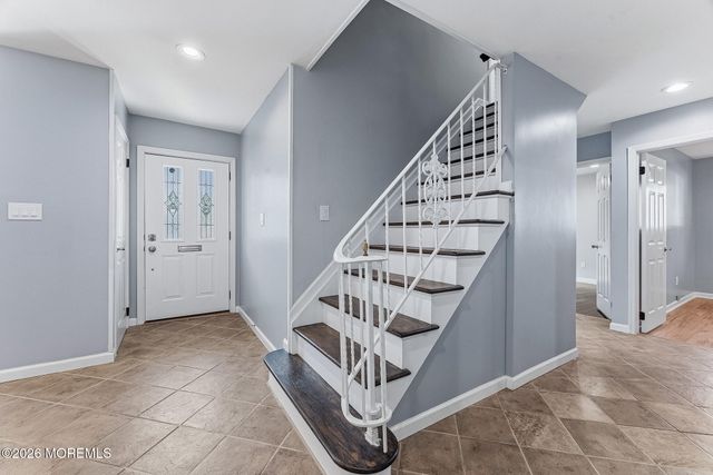 6 Meadowbrook Drive, Howell, NJ 07731