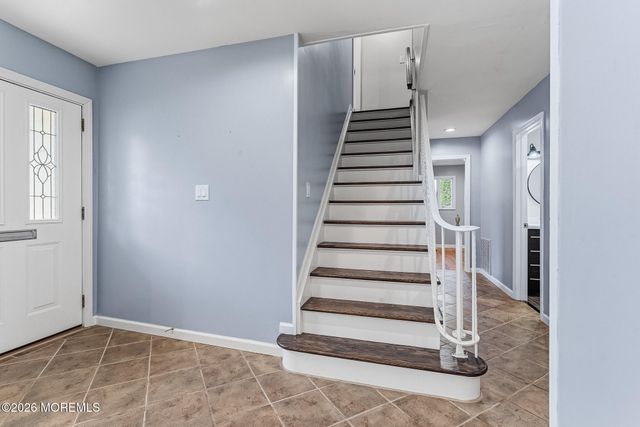 6 Meadowbrook Drive, Howell, NJ 07731
