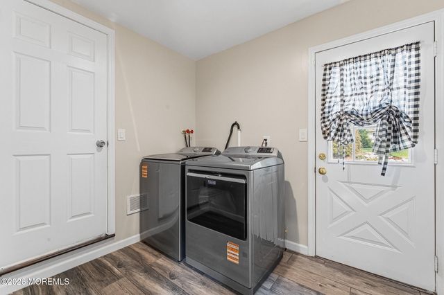 6 Meadowbrook Drive, Howell, NJ 07731