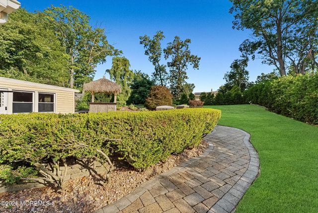 6 Meadowbrook Drive, Howell, NJ 07731