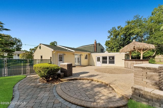 6 Meadowbrook Drive, Howell, NJ 07731