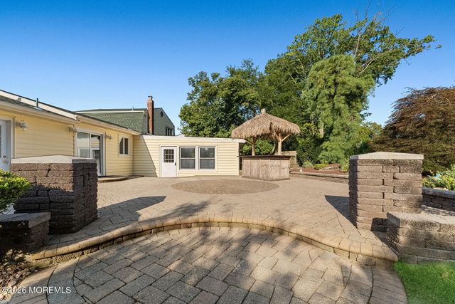 6 Meadowbrook Drive, Howell, NJ 07731