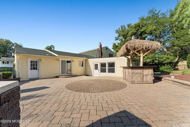 6 Meadowbrook Drive, Howell, NJ 07731
