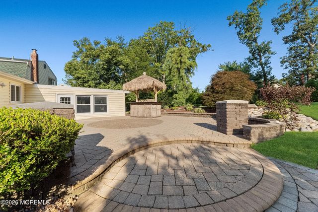 6 Meadowbrook Drive, Howell, NJ 07731