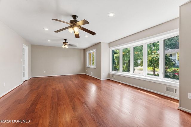 6 Meadowbrook Drive, Howell, NJ 07731