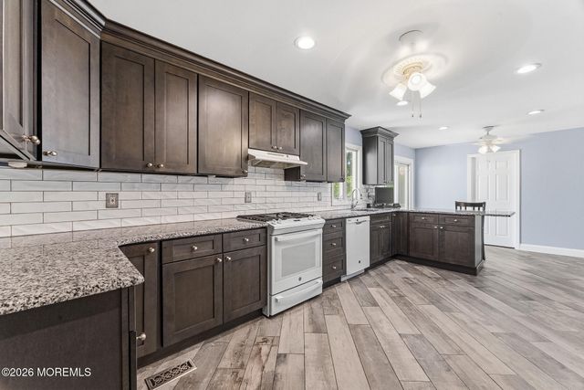 6 Meadowbrook Drive, Howell, NJ 07731