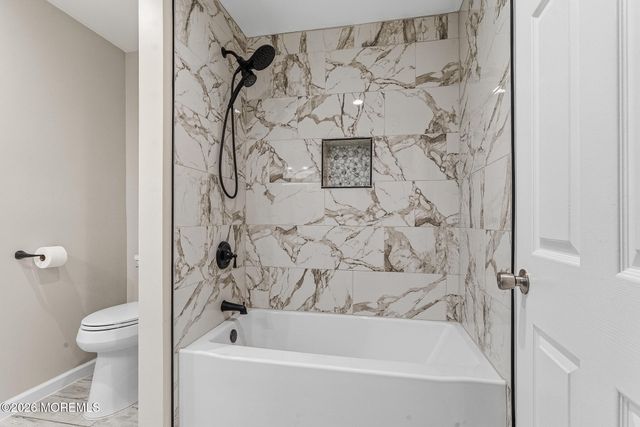 6 Meadowbrook Drive, Howell, NJ 07731