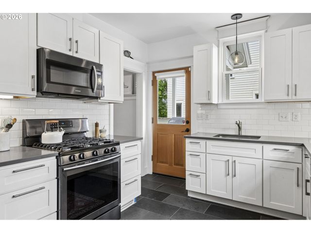 3504 Se ALDER St, Portland, OR 97214
