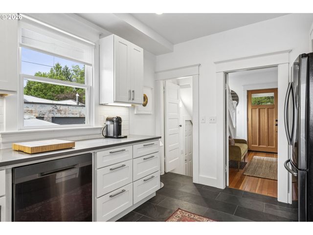 3504 Se ALDER St, Portland, OR 97214