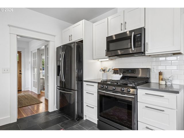 3504 Se ALDER St, Portland, OR 97214