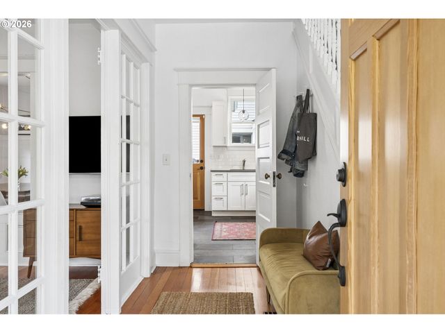 3504 Se ALDER St, Portland, OR 97214