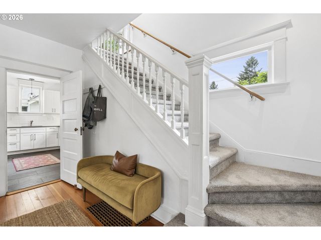 3504 Se ALDER St, Portland, OR 97214