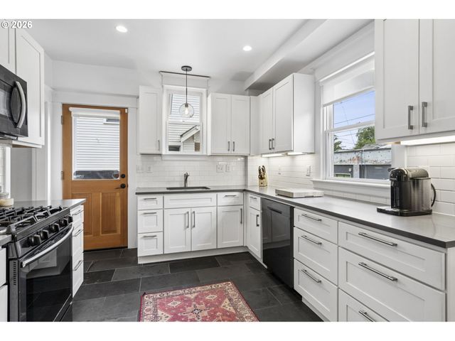 3504 Se ALDER St, Portland, OR 97214