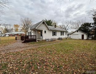 9758 Diamond Drive, Riverview, MO 63137