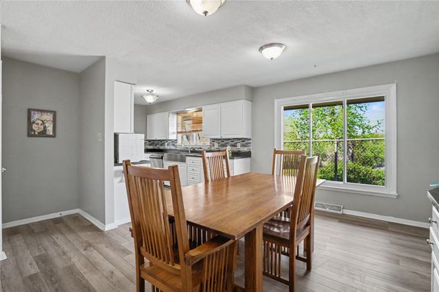 7402 Oak Brook Drive, Urbandale, IA 00000