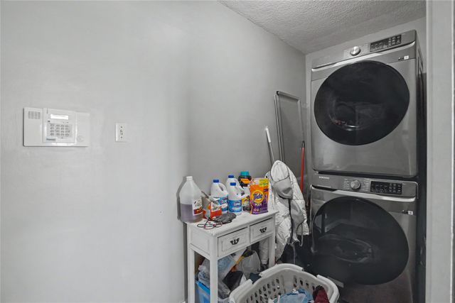 7402 Oak Brook Drive, Urbandale, IA 00000