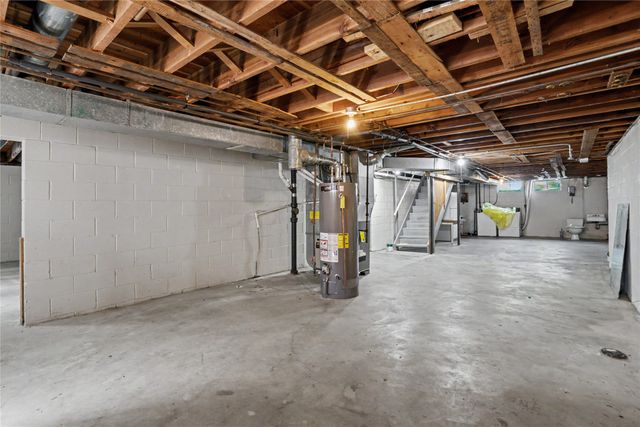 7402 Oak Brook Drive, Urbandale, IA 00000