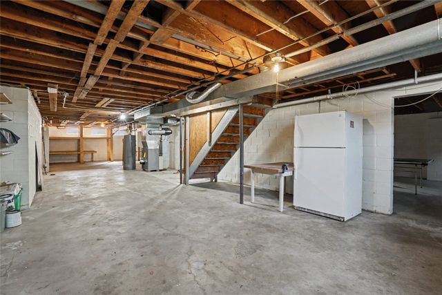 7402 Oak Brook Drive, Urbandale, IA 00000