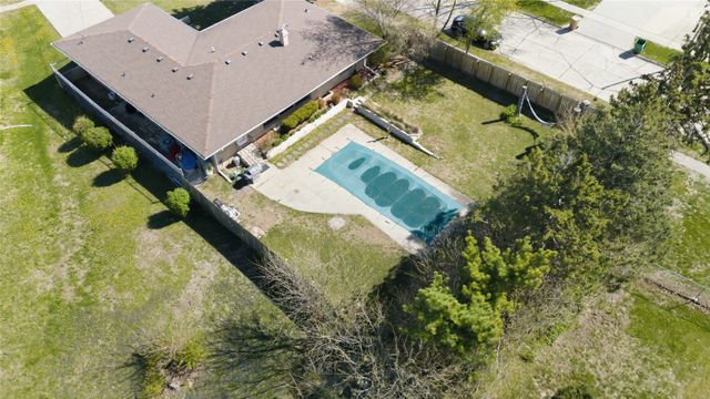 7402 Oak Brook Drive, Urbandale, IA 00000