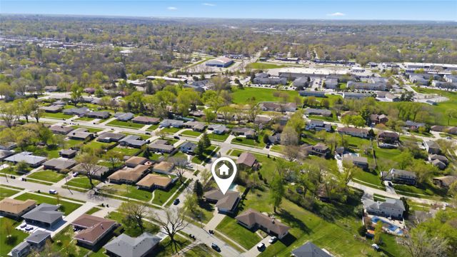7402 Oak Brook Drive, Urbandale, IA 00000