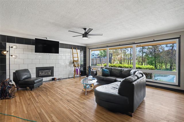 7402 Oak Brook Drive, Urbandale, IA 00000