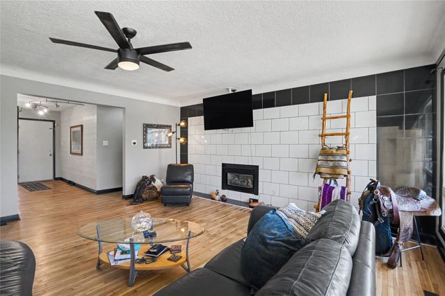 7402 Oak Brook Drive, Urbandale, IA 00000