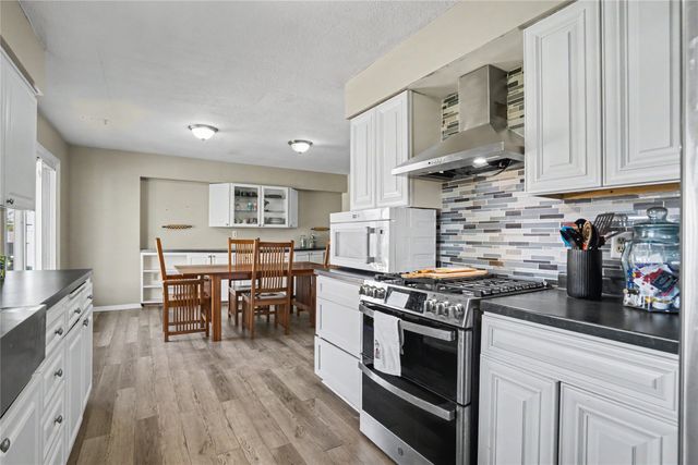 7402 Oak Brook Drive, Urbandale, IA 00000