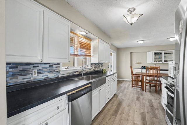 7402 Oak Brook Drive, Urbandale, IA 00000