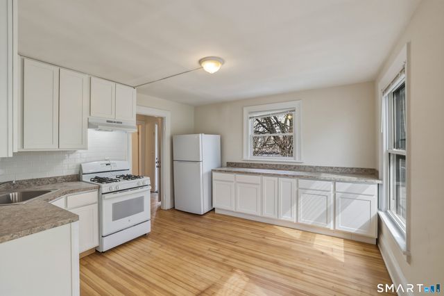 784 Howard Avenue 2nd Floor, Bridgeport, CT 06605