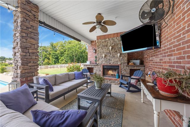 3262 Sagely Lane, Springdale, AR 72764