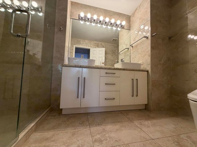 305 Bloomfield Court, Vernon Hills, IL 60061