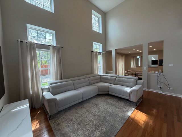 305 Bloomfield Court, Vernon Hills, IL 60061